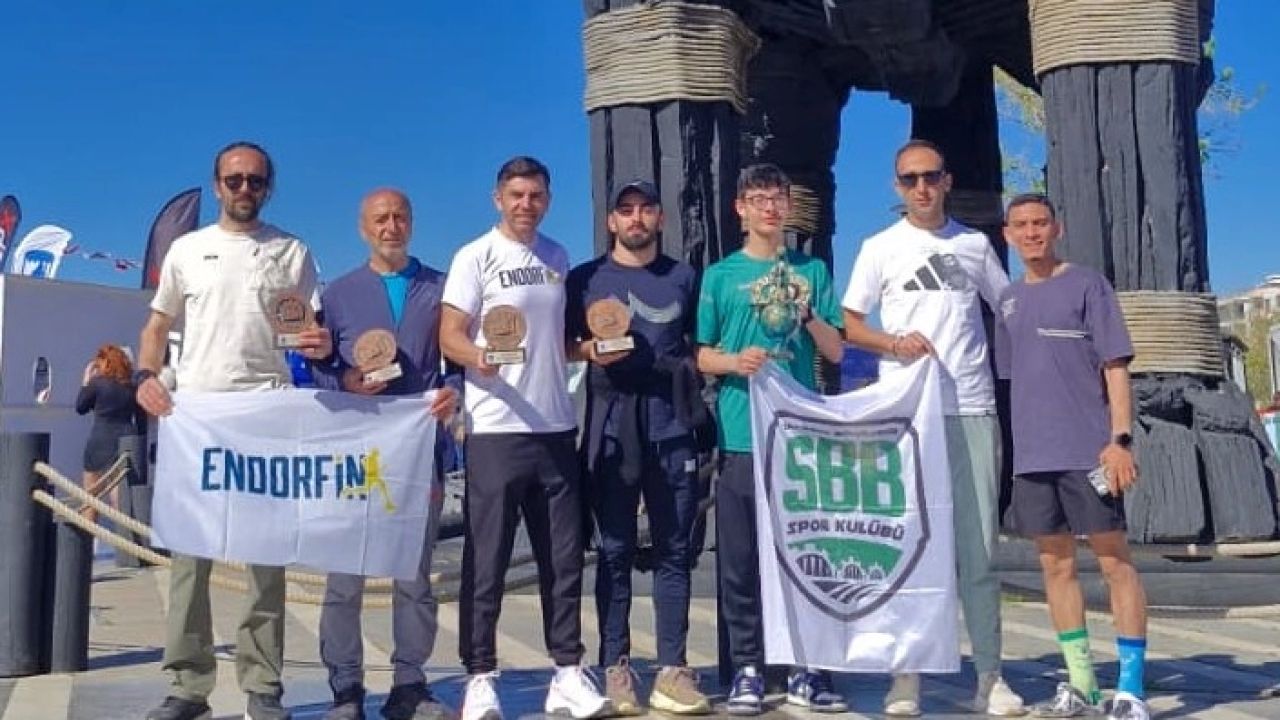 Sakaryalı sporcular zorlu maratondan madalyayla döndü