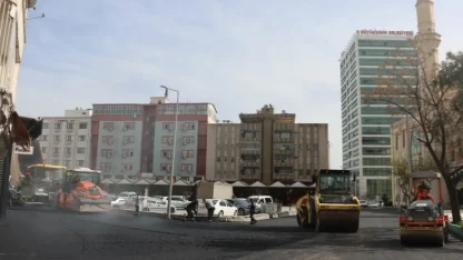 Şanlıurfa'da asfalt çalışmaları tam gaz