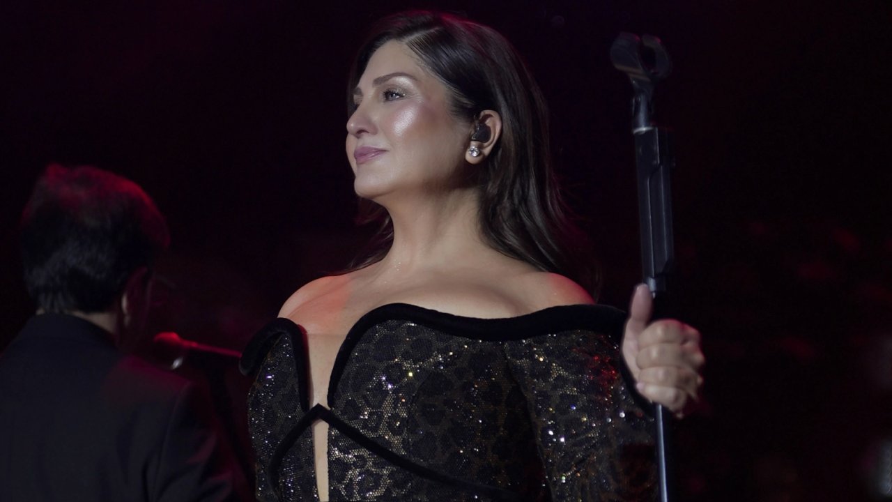 Sibel Can'dan İstanbul gecelerine ışıltılı start