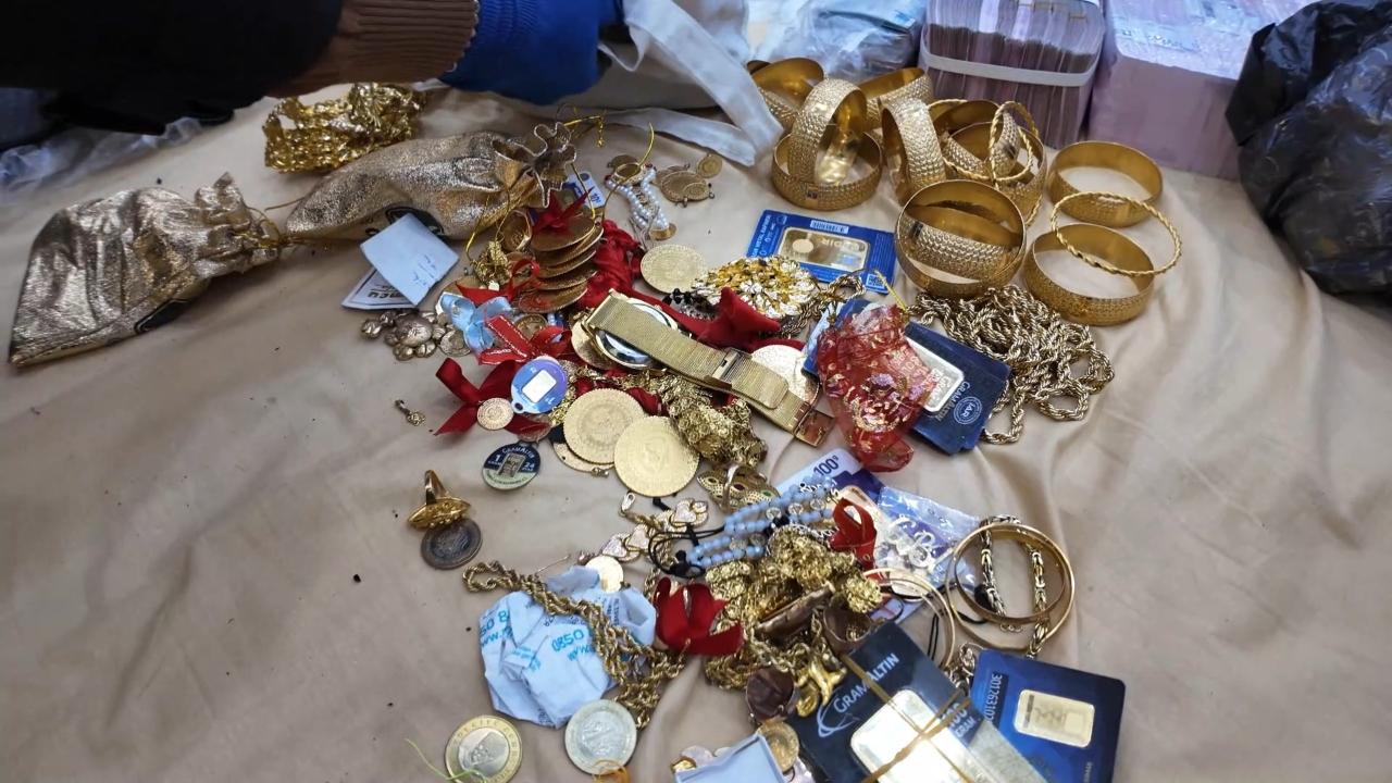 Tefecilere şafak operasyonu evden servet çıktı