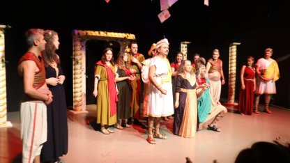 Tofaş Tiyatro Kulübü’nden büyük ustaya saygı sahnesi