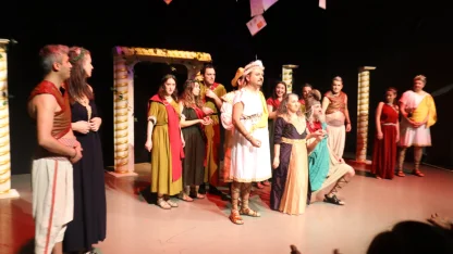 Tofaş Tiyatro Kulübü’nden büyük ustaya saygı sahnesi