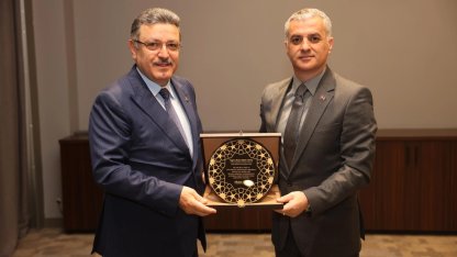 Trabzon'da Başkan Genç’e Yomra’dan teşekkür plaketi