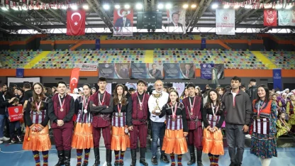 Trabzon’da halk oyunlarında çifte şampiyonluk