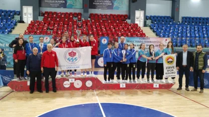 Trabzon’un Kadın Masa Tenisi Takımı şampiyon oldu
