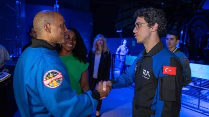 Türk astronot Atasever'den nostaljik ve hedef mesajlı paylaşım