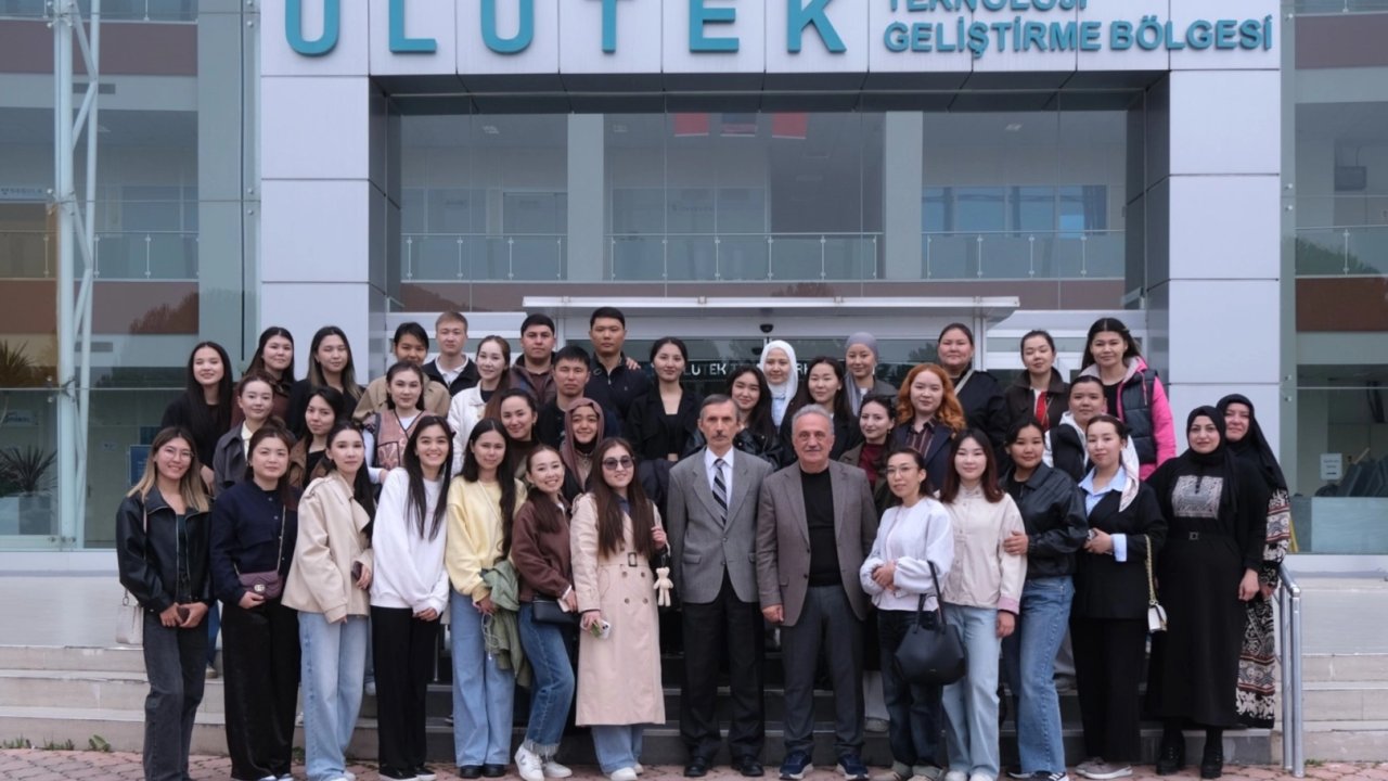 ULUTEK, Kazakistanlı öğrencileri ağırladı