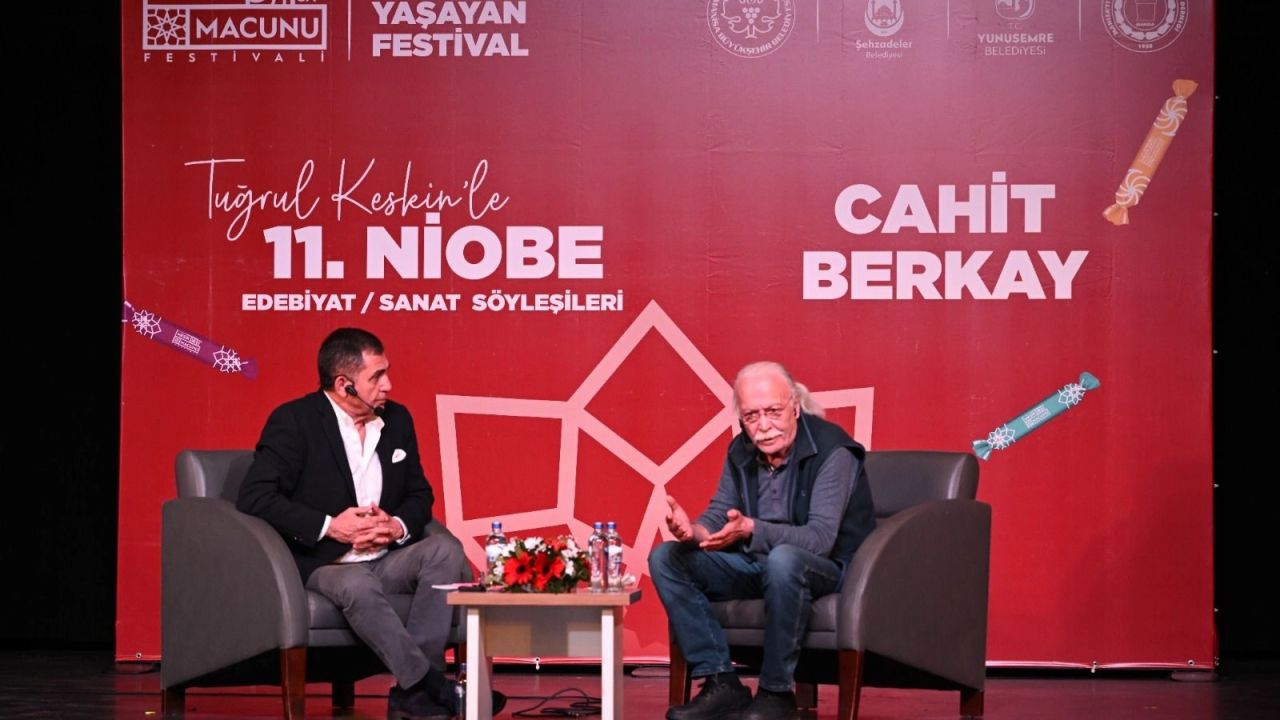 Usta sanatçı Cahit Berkay Manisalılarla buluştu