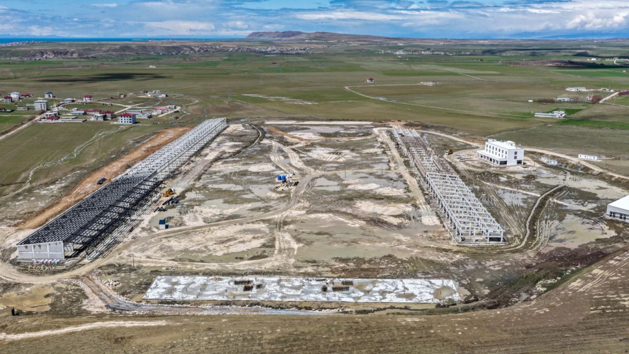 Van sebze haline kavuşuyor