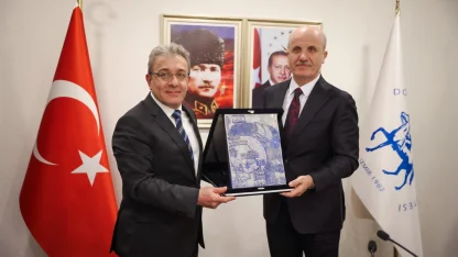 YÖK Başkanı Özvar İzmir’de rektörlerle buluştu