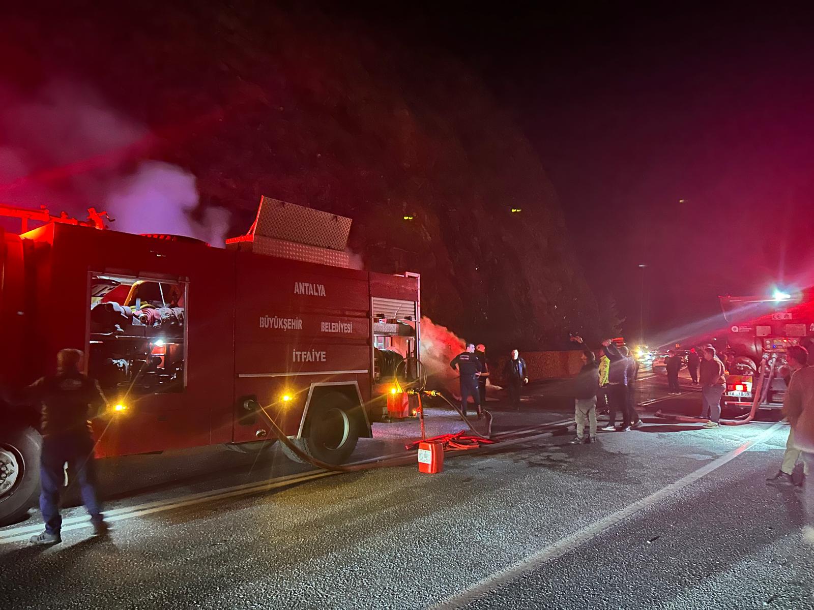 Şehirler arası yolda korkutan yangın