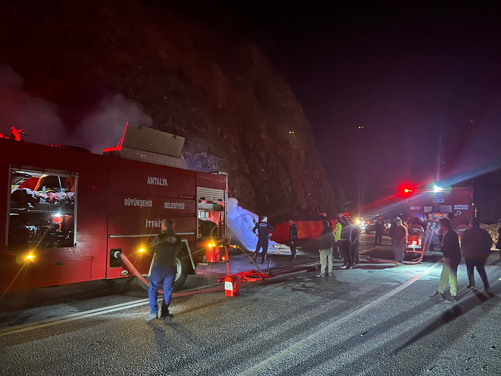 Şehirler arası yolda korkutan yangın